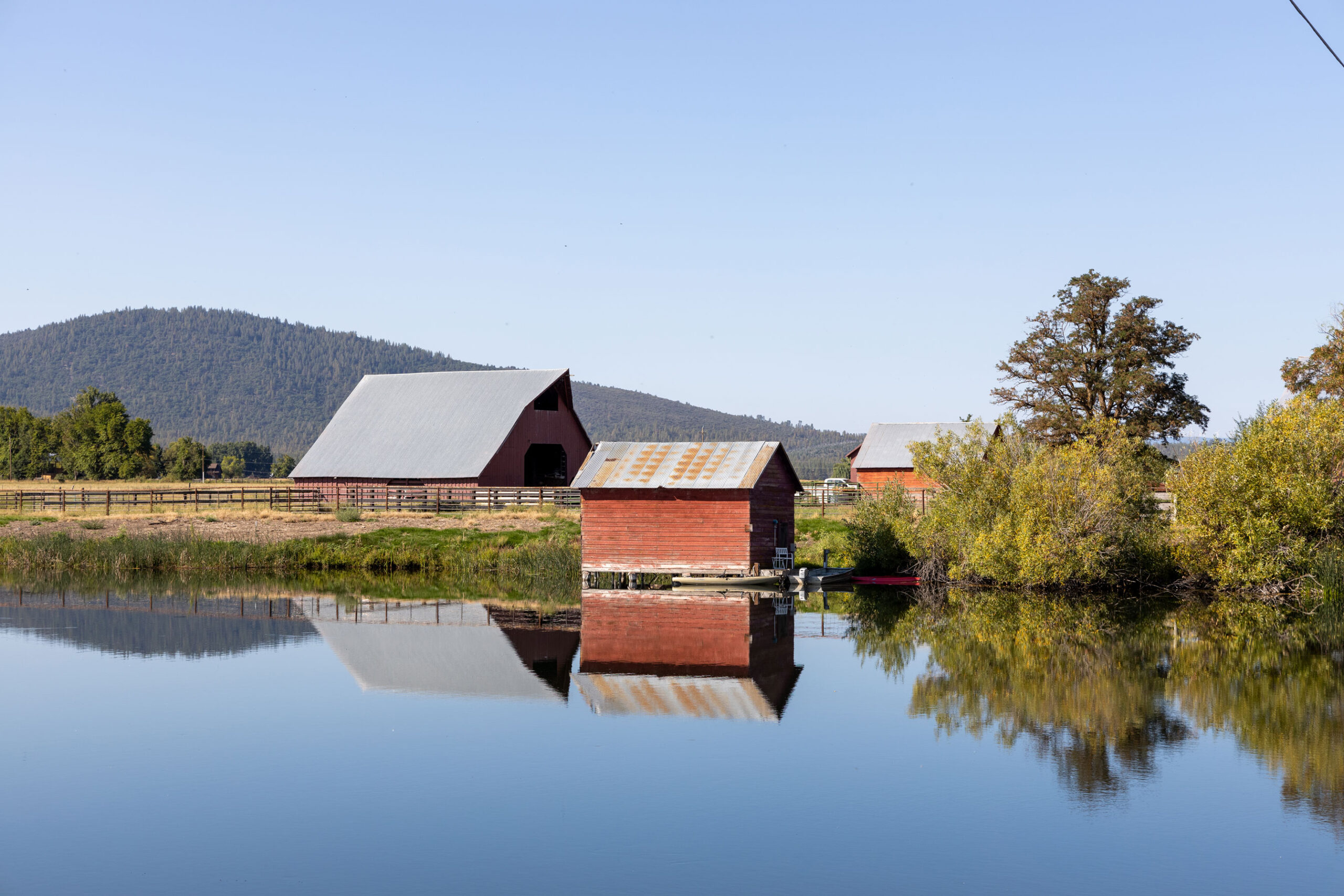 Peaceful home and pond in danger because of fountain wind